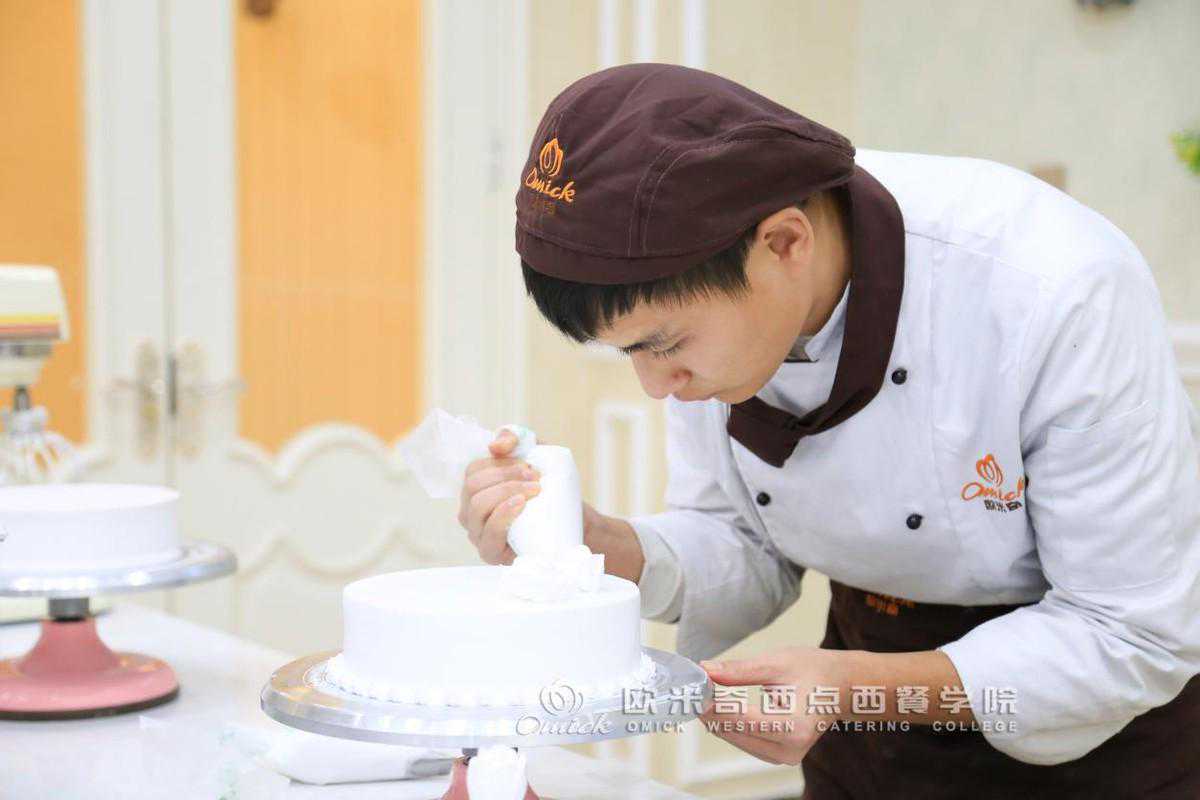 家居餐厅怎么装修才舒服？若不差这点钱，这4件家具建议备齐