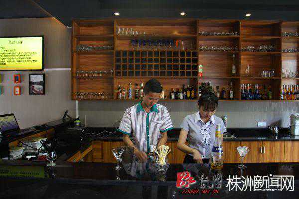 花式调酒/寿司制作/茶艺表演 看株洲职校生诠释"工匠精神"