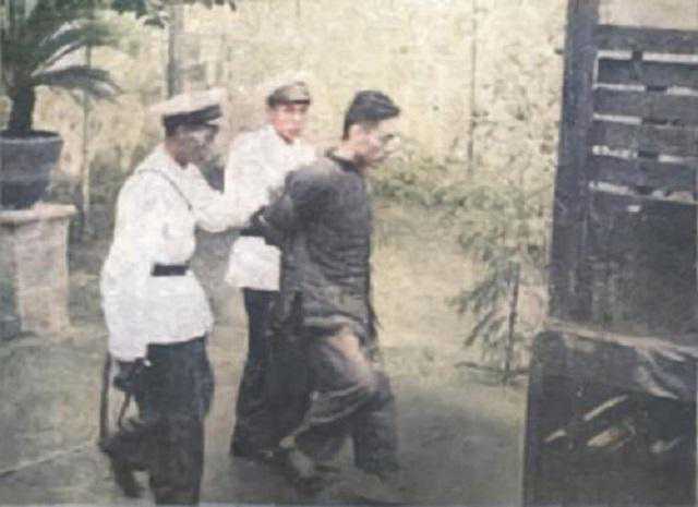 特务杀害300多名烈士，却躲在村中被评为劳模，最终结局如何？