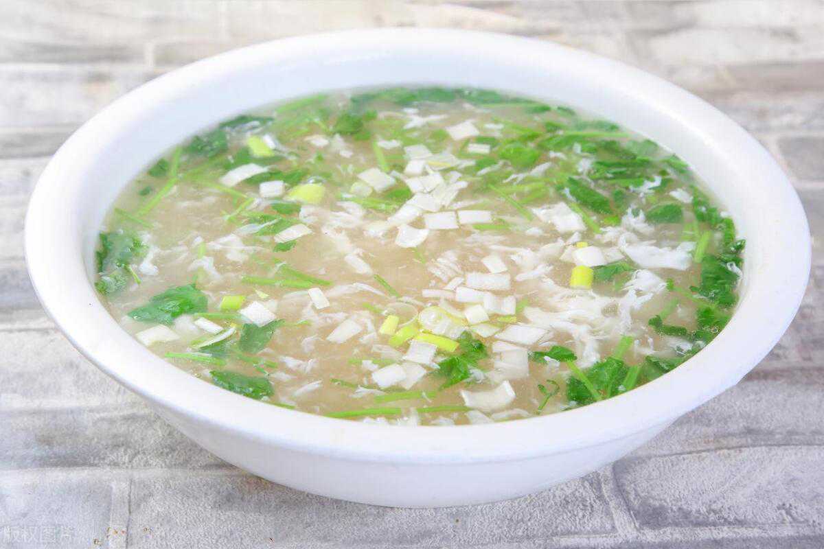 鲁菜乌鱼蛋汤：一碗汤品的文化传承与美味探索