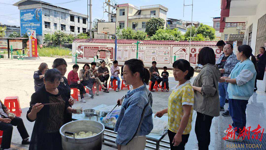 龙山县华塘街道官渡社区开展中式面点师技能培训