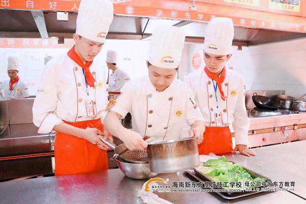 初中生学什么好呢？—学厨师专业，学费多少钱？
