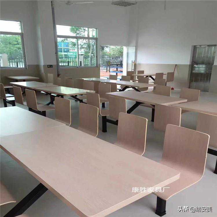 定制快餐餐桌椅容易陷入的三//几大误区