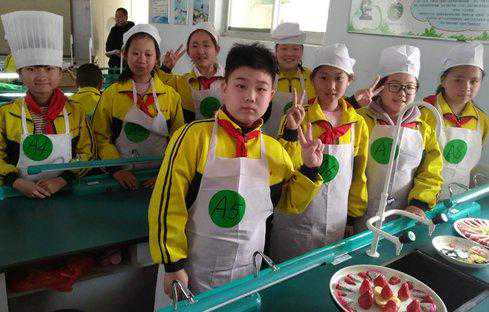 冷拼、热菜、主食…现在泰安的小学生烹饪技术咋都这么强了？！不简单呐不简单！