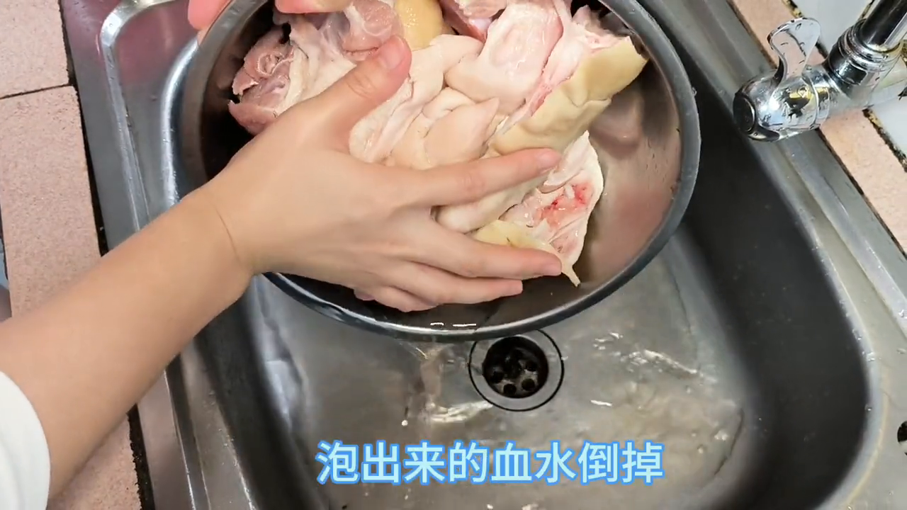 在家也能做的网红卤烤猪蹄，吃起来简直太美味了#记录真实生活