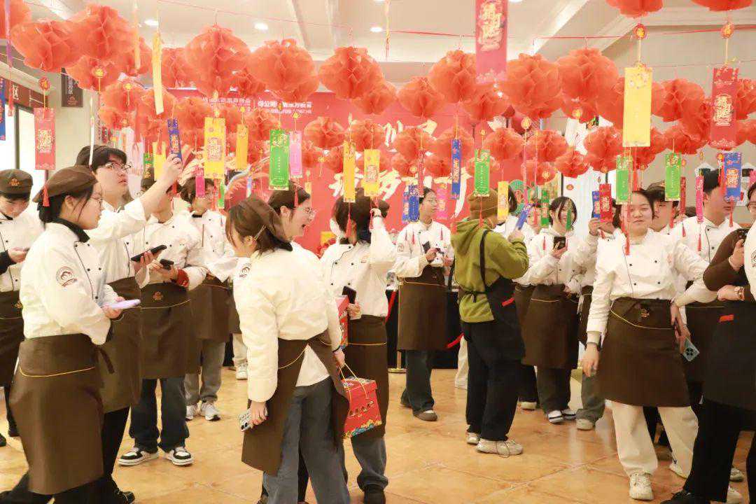 杭州西点培训学校| 元宵活动现场图来啦，点击感受欢乐，收获福气