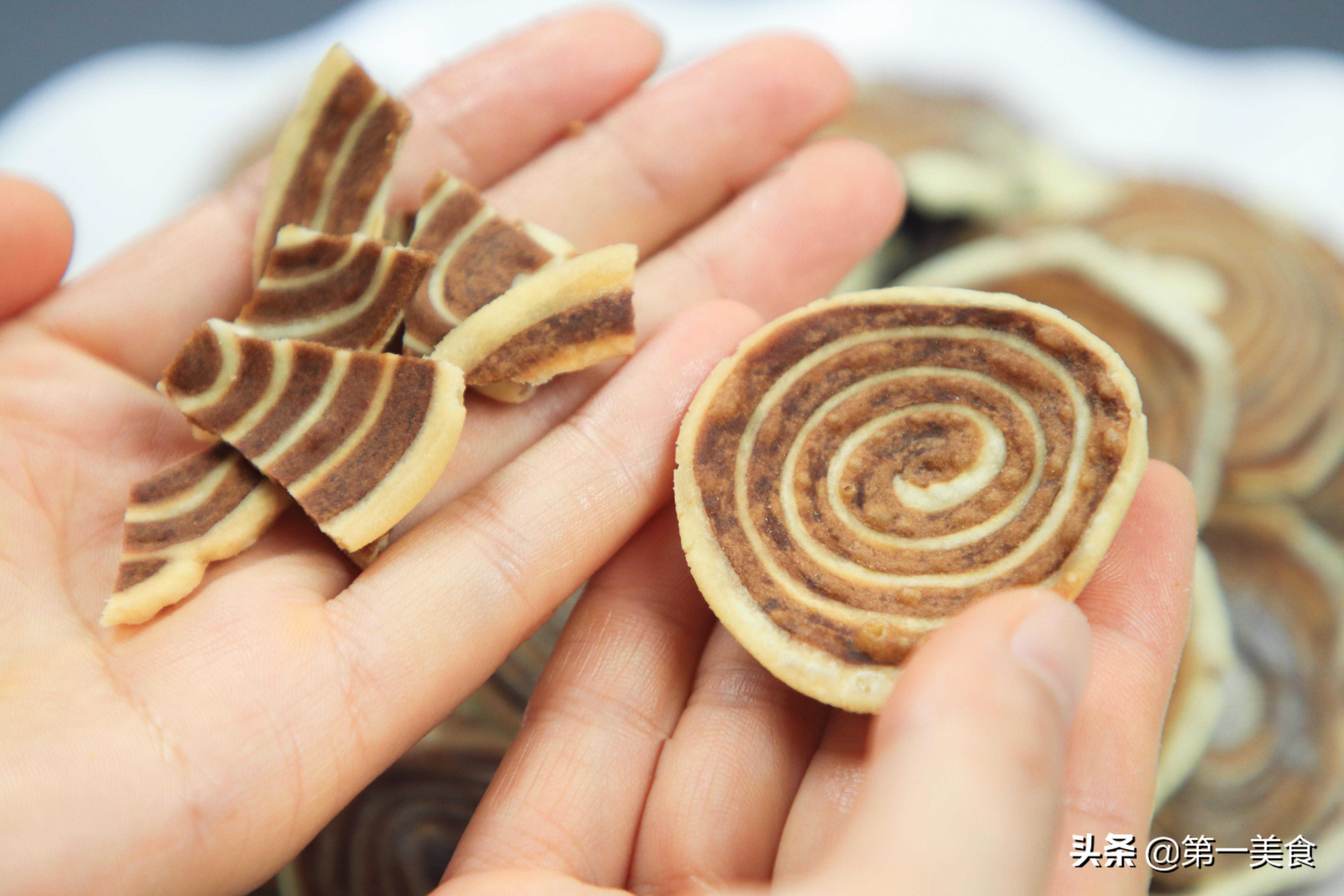 面点师教你在家自制零食猫耳朵，焦香酥脆，比超市买的都好吃