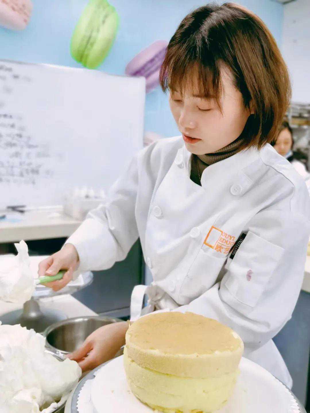 重庆哪里有学蛋糕烘焙的地方呀