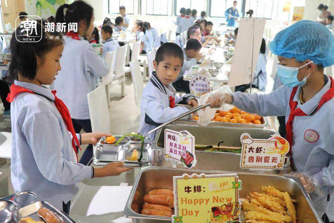 ​牛排、烤肠、大虾……杭州这所学校推出“秋日加油餐”告别夏天