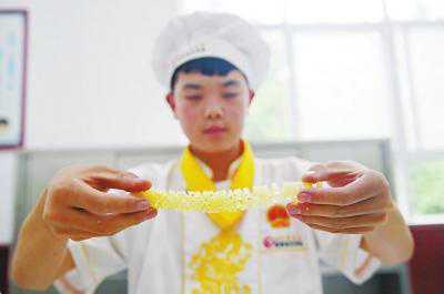 一个月，能学点儿什么手艺？留学生、大学生、退休人员报了这个班