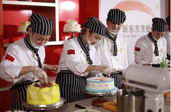 想快速学会蛋糕烘焙？短期烘焙培训班……