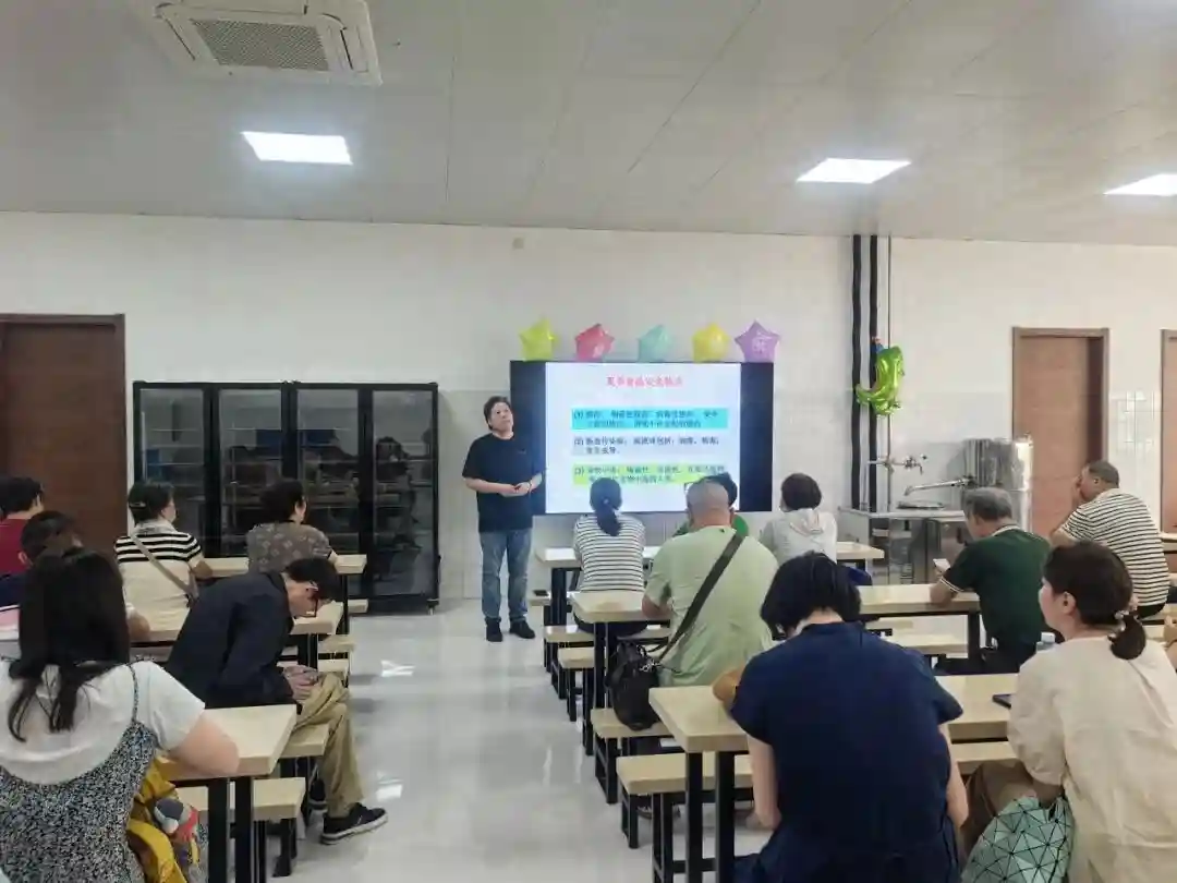 夏季是食品安全高发期，TA们开展食品安全宣传周系列活动→