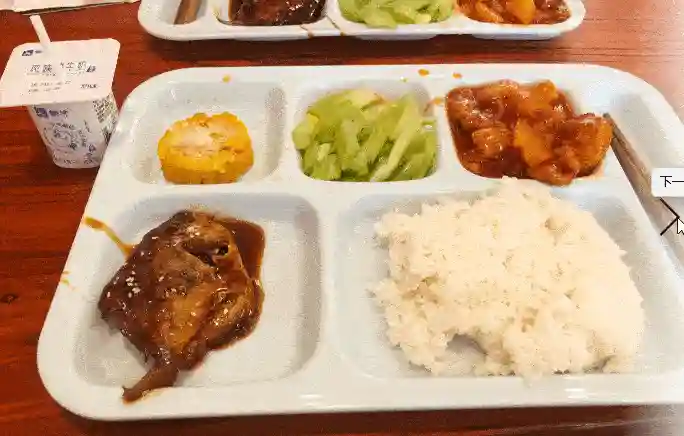 复旦大学的食堂有多实惠，粥3角，东坡肉3块2，上好大学太值了