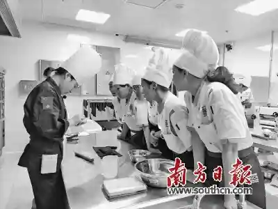 西藏学生在家门口就可学粤菜烹饪