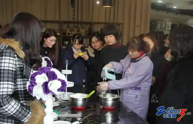 春暖花开 跟"闺蜜们"DIY烘焙 学花艺