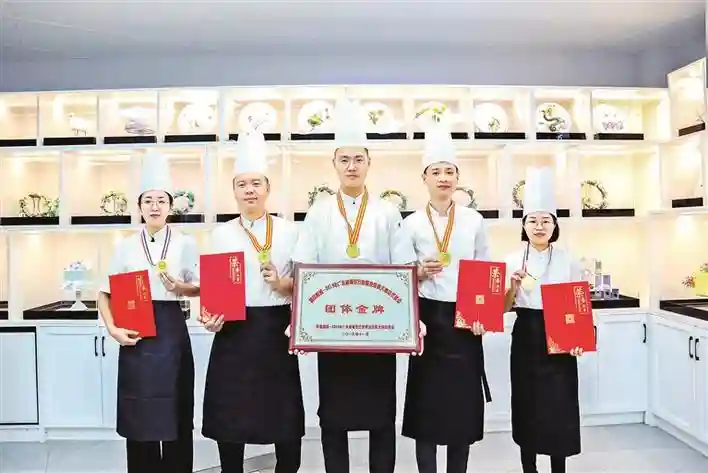 宝安职教集团再添新助力 省级粤菜师傅大师工作室驻校传技