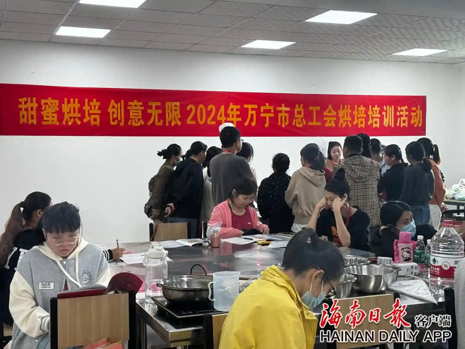 万宁开展烘焙培训 为65名就业困难人员传授知识