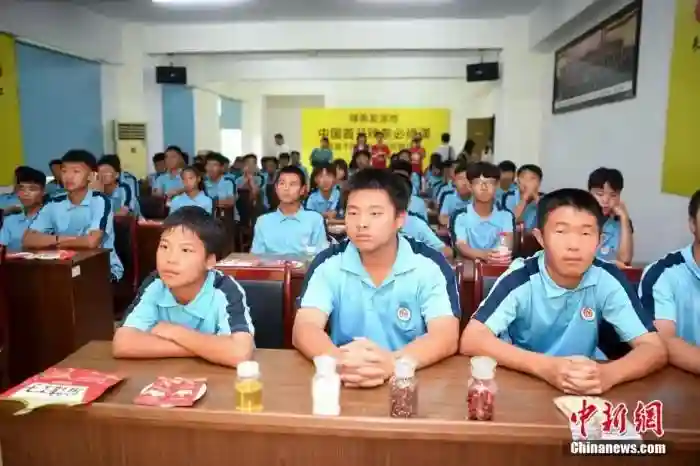 看饿了！全国首个辣条专业班开课