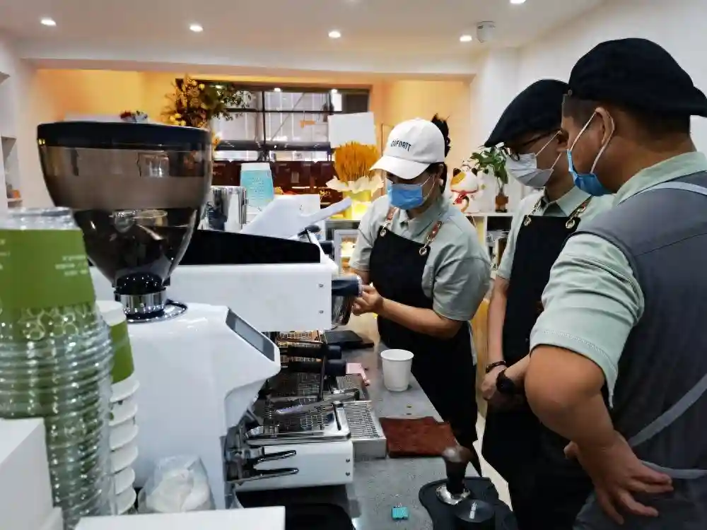 打卡传递爱心！越秀“乐活融合”餐厅为精神康复者搭建“家门口”的就业平台