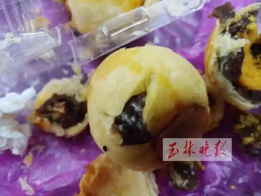 玉林一女子买到霉变蛋黄酥，她提出千元赔偿！律师这么说……