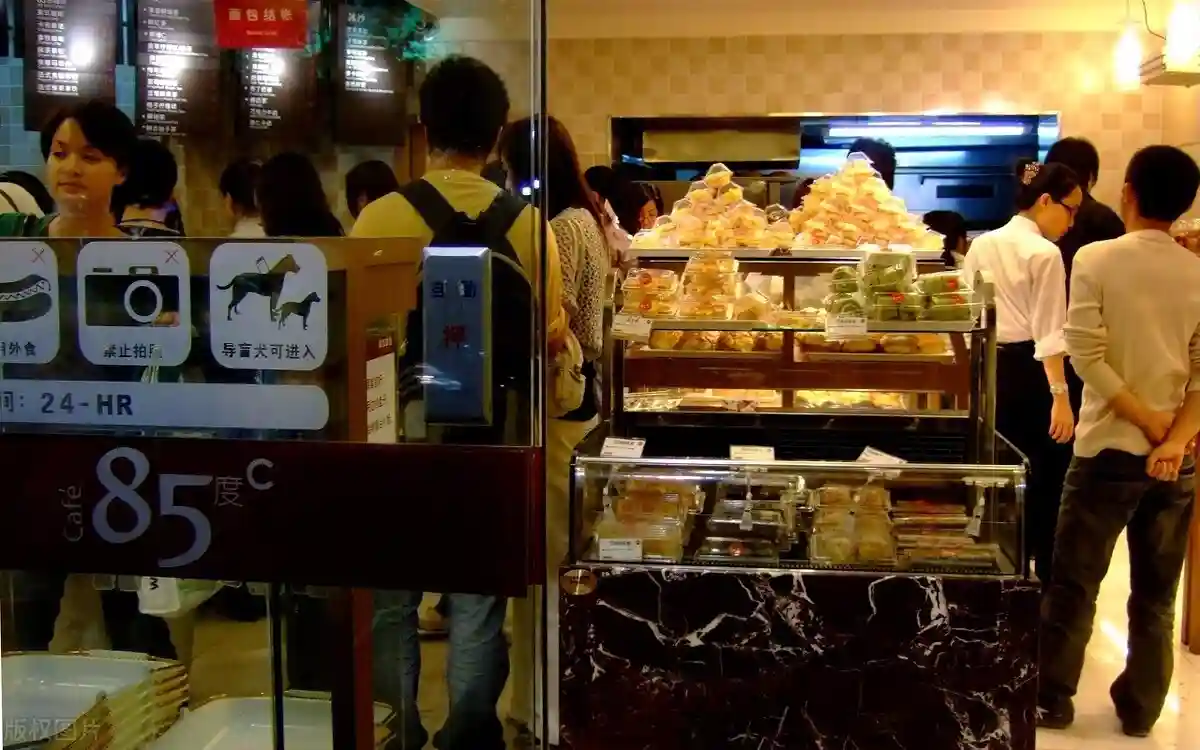 浙江一家蛋糕店，从来不给顾客打折，老板反倒年赚100万，真牛啊