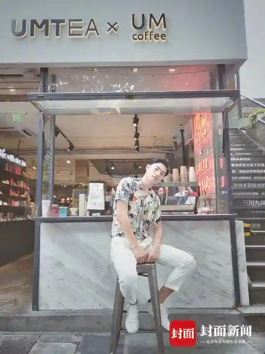 成都有支聋人帅哥美女模特队：“除了听，我们什么都可以做到”