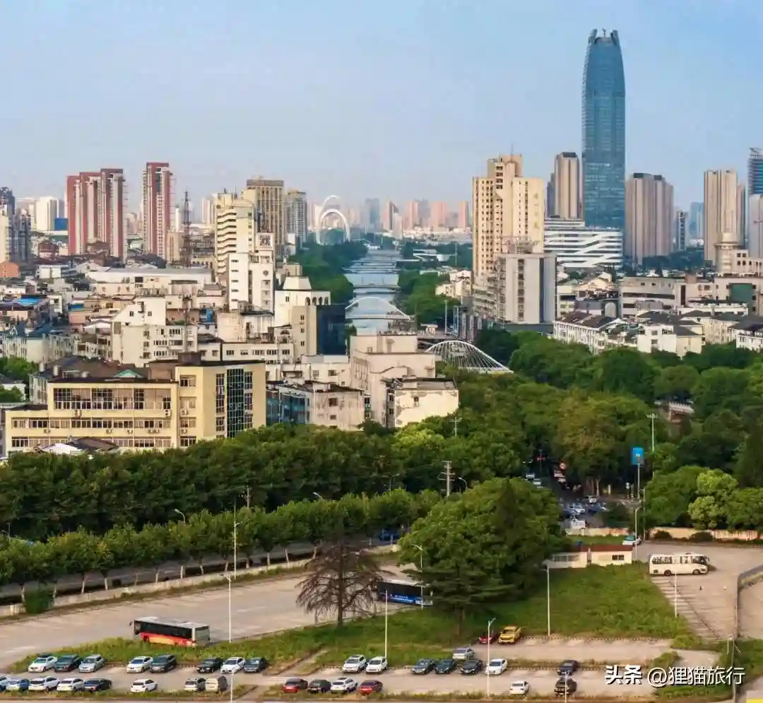 江苏昆山是国际咖啡产业之都，这里有烘焙大厂，挨着上海有优势
