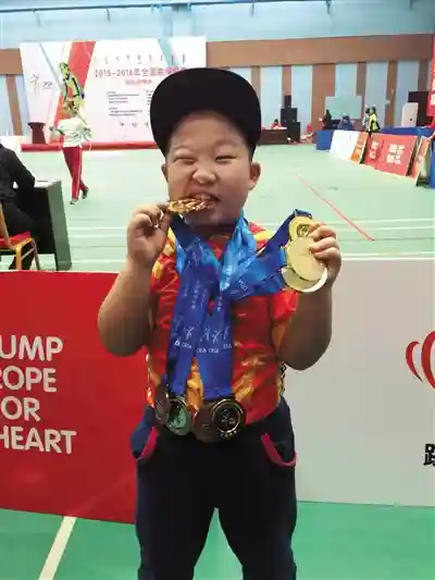 假期“减肥”作业 亲子共练效果好