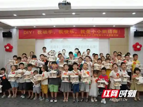 永州市中心医院开展“我是小小烘焙师”暑期亲子实践活动