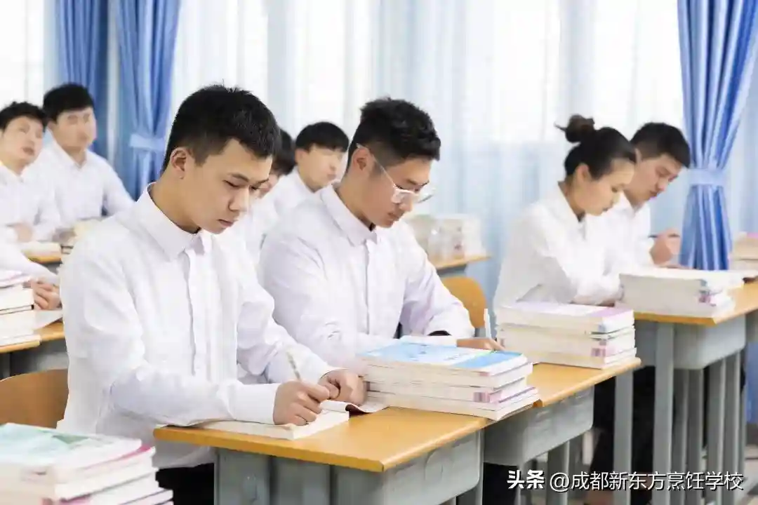 本科生“回炉”读职校，究竟是学历贬值还是技能为王？