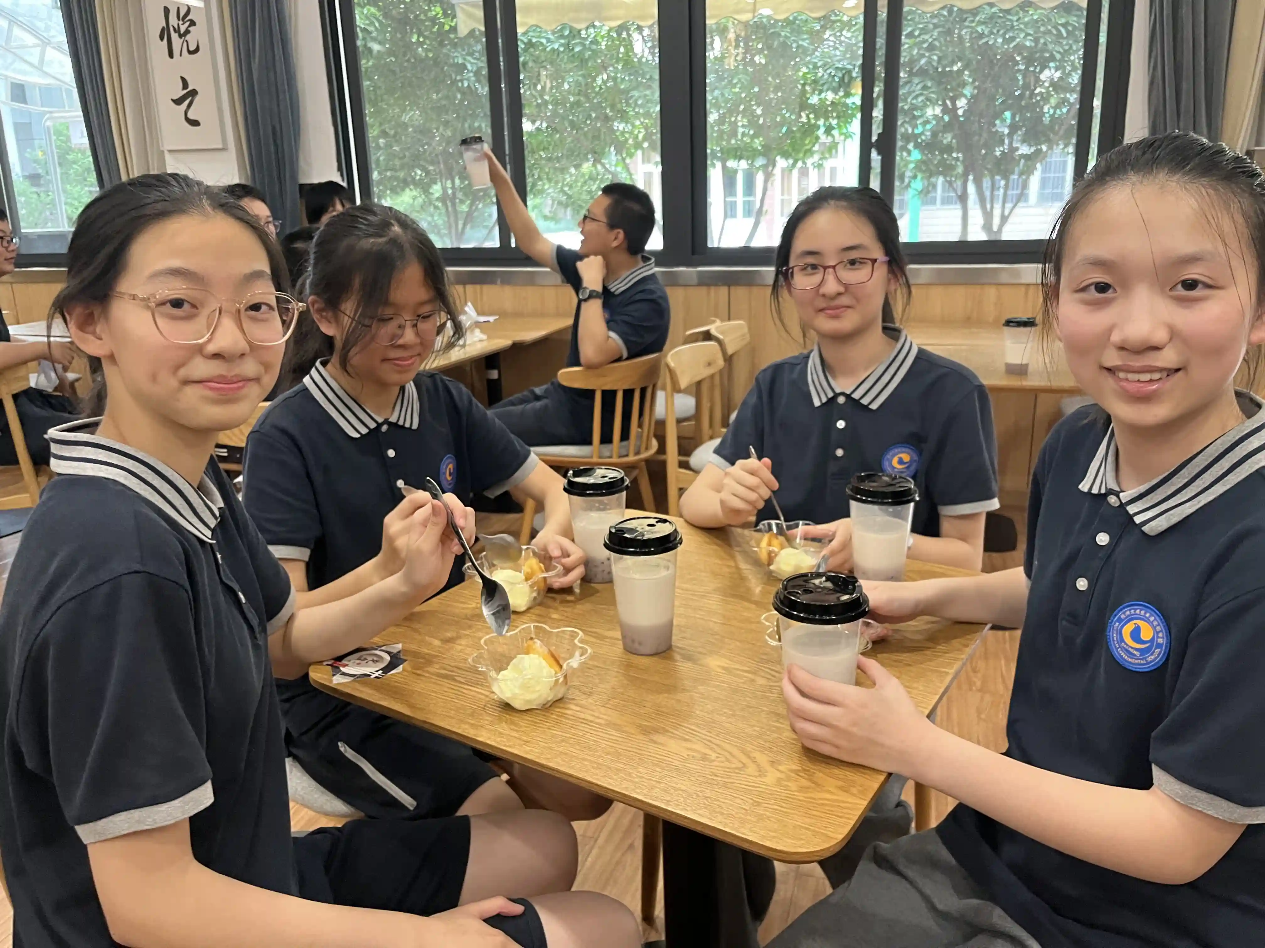 蛋糕、奶茶、冰淇淋……“花式下午茶”搬进了杭州校园