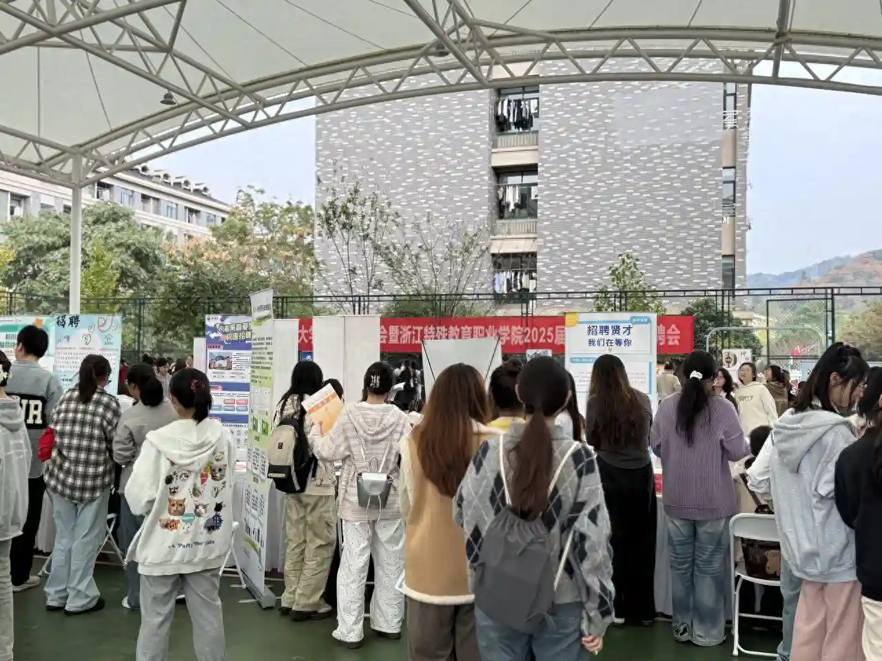 残疾大学生工作好找吗？这场特别的招聘会有爱“无碍”