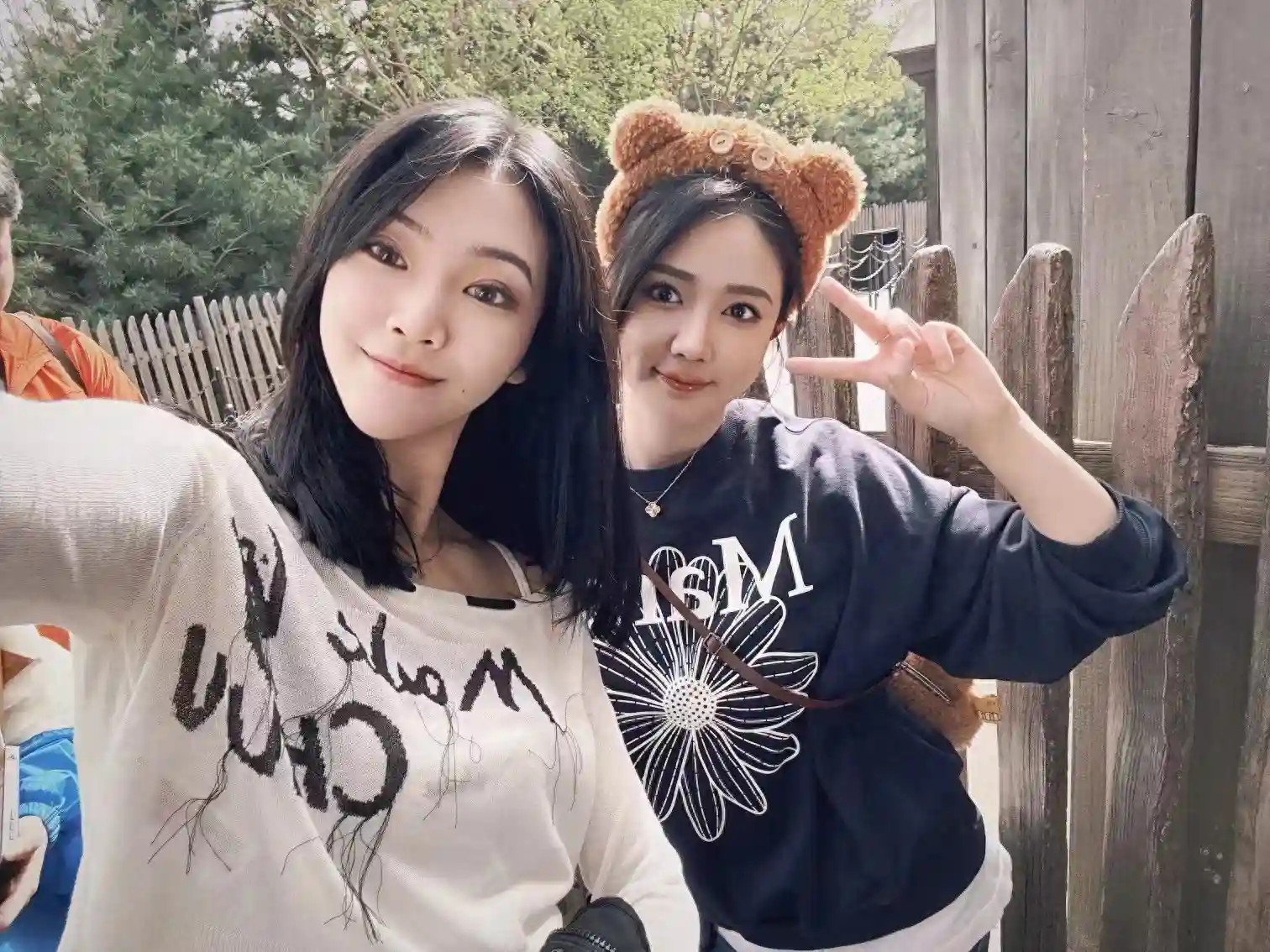 “90后”姐妹花本可以拼颜值却要拼服务：“彤馨”协力 首创沈阳宠物专属餐厅