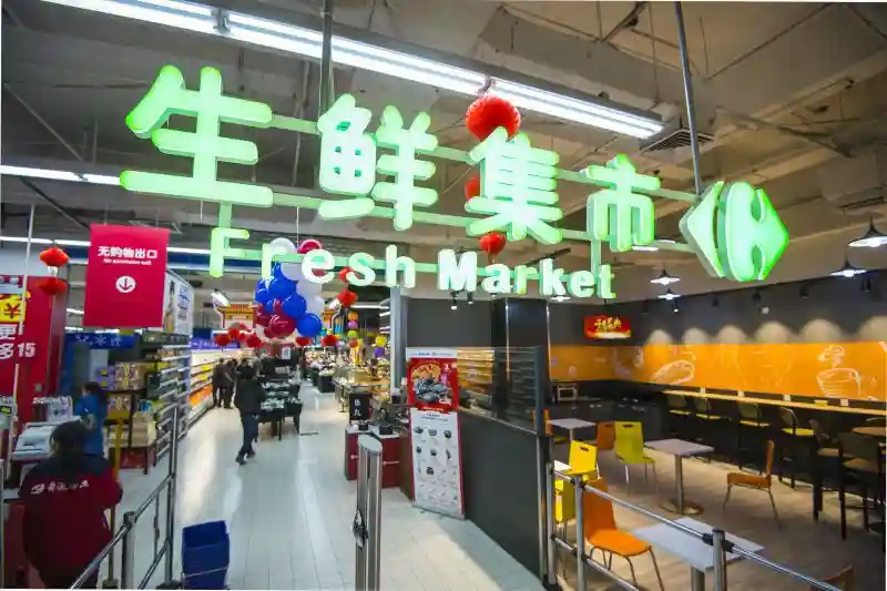 咖啡吧、面包坊、海鲜馆来了,“巨无霸”家乐福转型做体验
