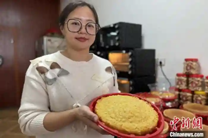 （新春走基层）泉州归侨家庭新年做糕忙 匠心传承“南洋味道”
