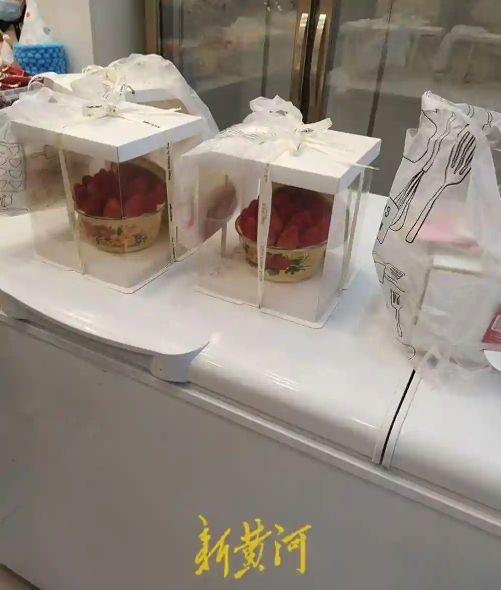 搪瓷盆草莓蛋糕走红，济南有蛋糕店月销超千盆 | 新黄河探市