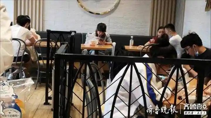 面包新语关门之外，济南这个路口为啥5家糕点店扎堆？