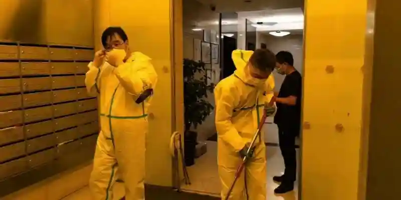 上海疫情中的暖心社区：孕妈帮老人药店买药，陌生邻居半天筹6万防疫资金