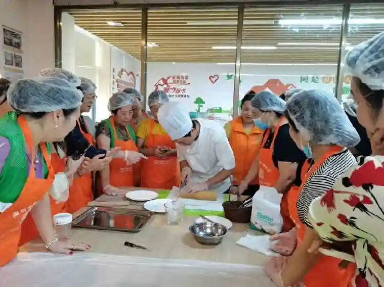 8场培训密集上演，西式烘焙助力全职妈妈技能提升