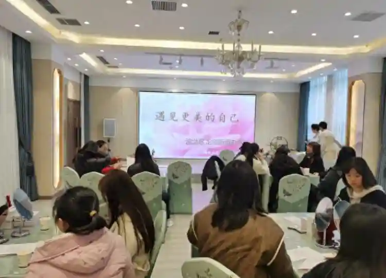 渝北龙塔街道举办女职工素质提升系列活动