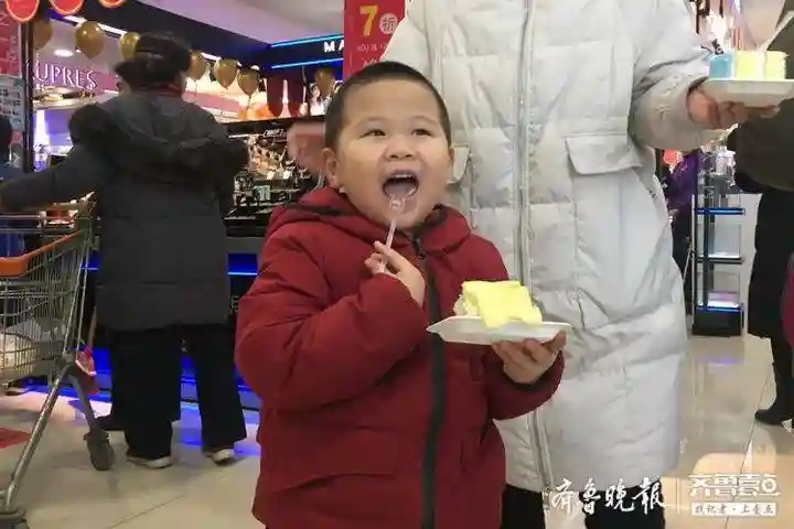 没有免费午餐但有免费的大蛋糕！滨州4.5米长的蛋糕任你领