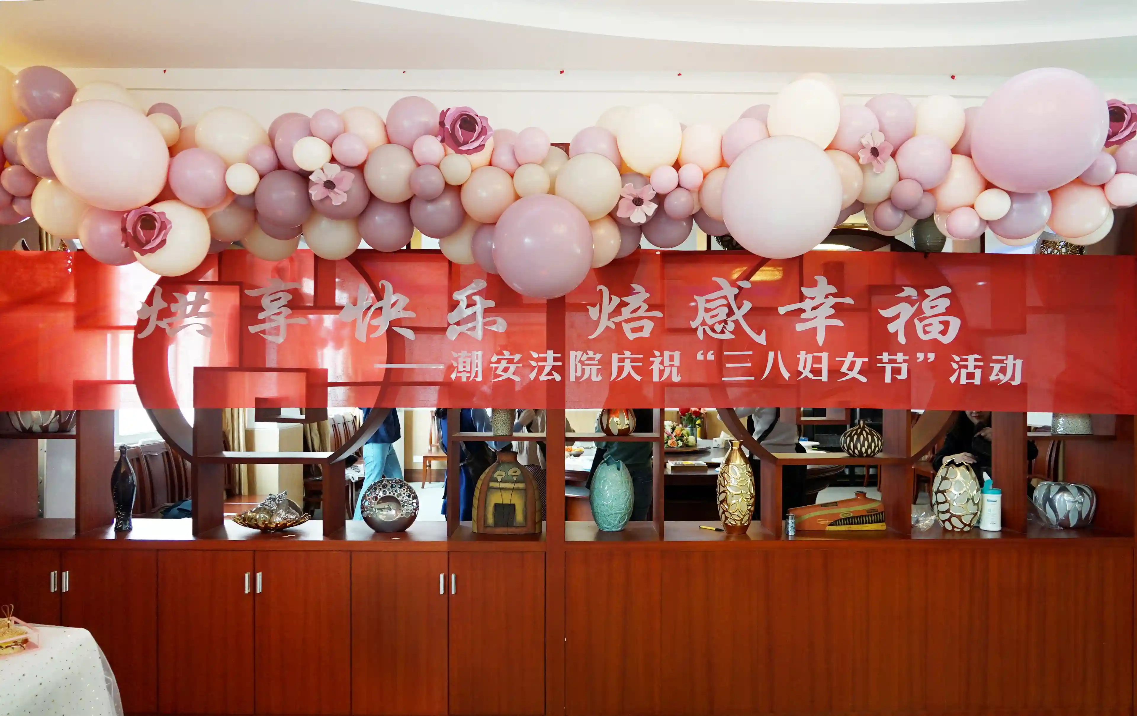 烘享快乐·焙感幸福——潮安法院组织开展“三八”节主题烘焙活动