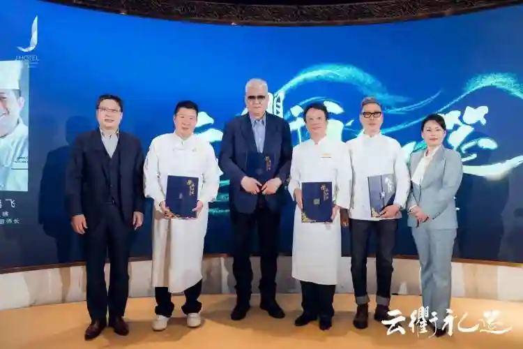 “锦堂春宴”云端开席：J酒店上海中心联手美食圈东南西北“四大天王”