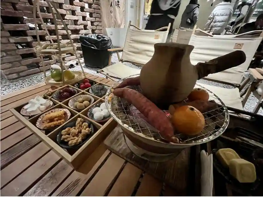 “围炉煮茶”背后的生意经：碳炉卖脱销，茶馆毛利高达75%，是新潮流还是“智商税”？