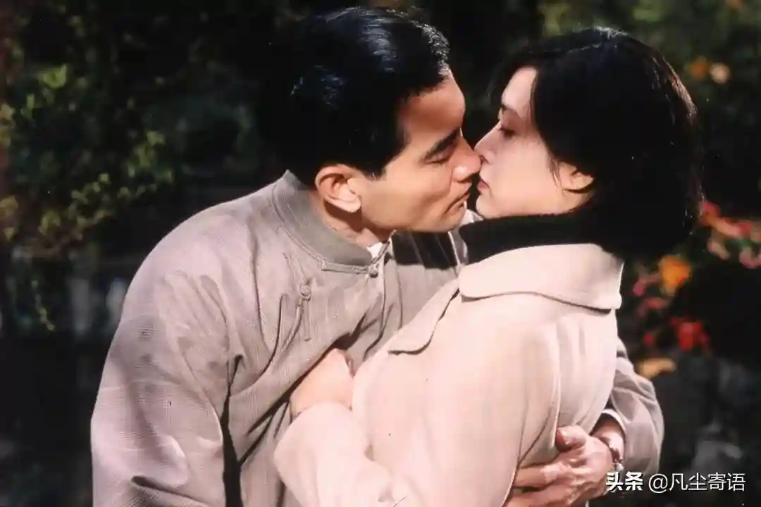 《红玫瑰与白玫瑰》：当爱情遇到婚姻，红玫瑰也会变蚊子血