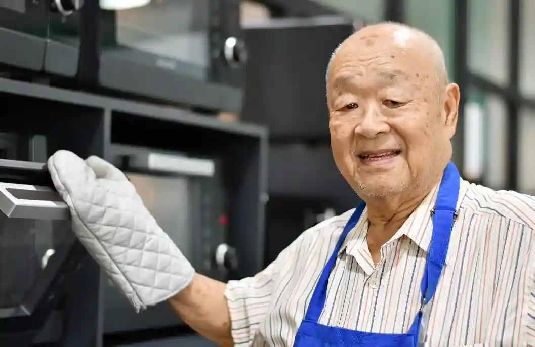 使用500元培训补助 89岁阿公圆梦学烘焙