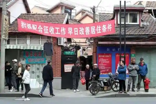 “家里小得连粘鼠板都没地方放！”幸好，上海这户人家盼望的旧改赶在梅雨季前生效了→