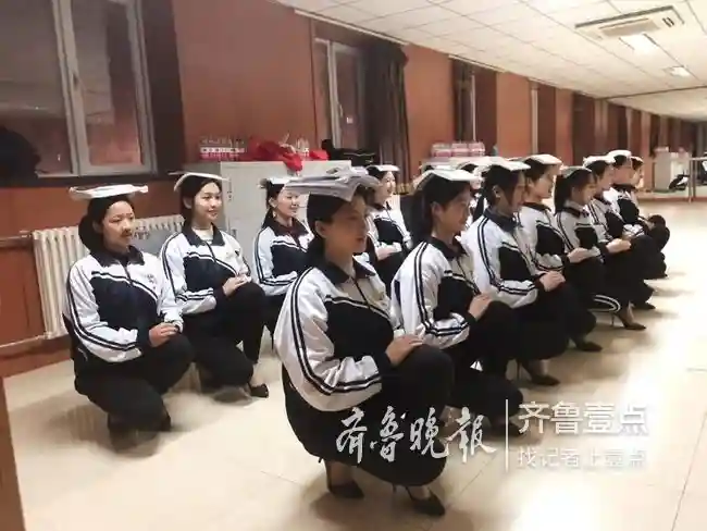 菏泽技师学院三女生获选服务全国两会