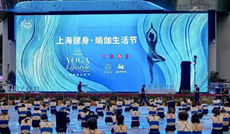 在南京路参与百人瑜伽、外滩边享受舌尖上的青海、去米其林市集上打卡法式美食...端午沪上商圈玩法多多