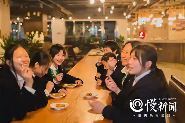 学费高达6万元/年的国际学校，学生月均生活费是多少？869元